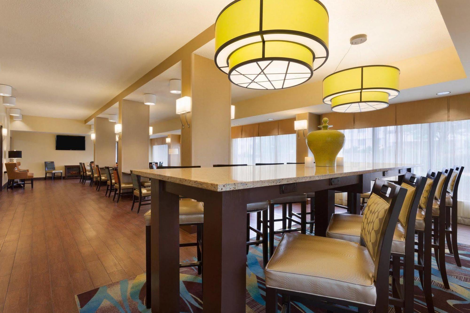 Hampton Inn Dallas Irving Las Colinas Exterior photo